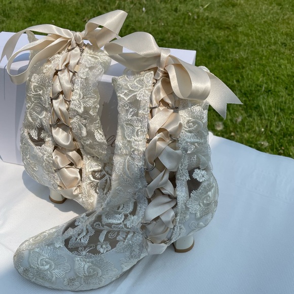 Lace up Victorian boots - Picture 2 of 4